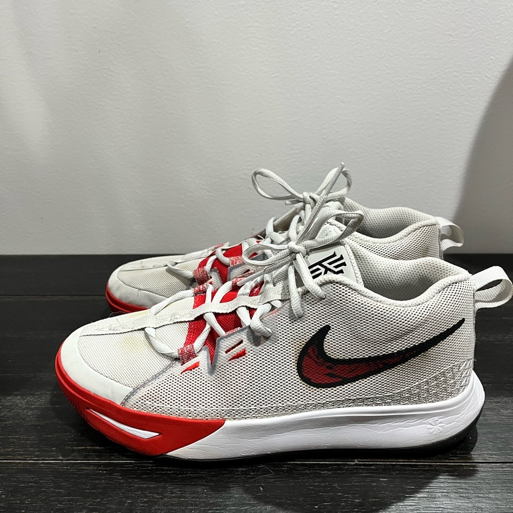 Kyrie Flytrap VI